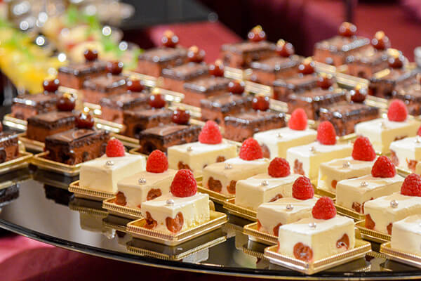 スプリング　パーティー　宴会　宴会場　歓送迎会　卒業　入学　ブッフェ