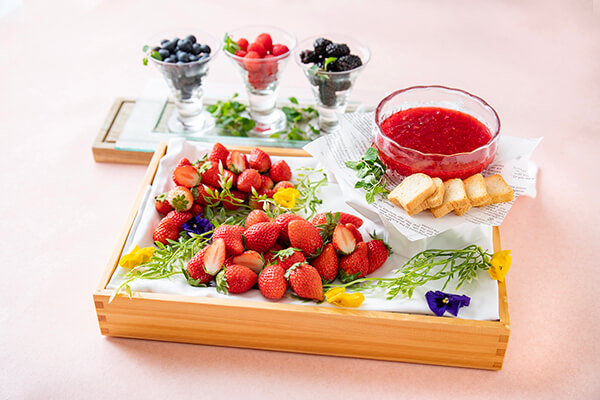 ディナーブッフェ「春を告げるベリーコレクション」【3/15〜4/30】
