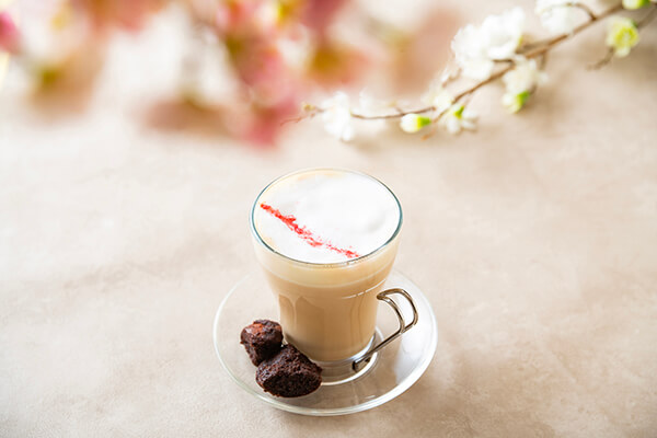 春のおすすめドリンク「キャラメルラテ」