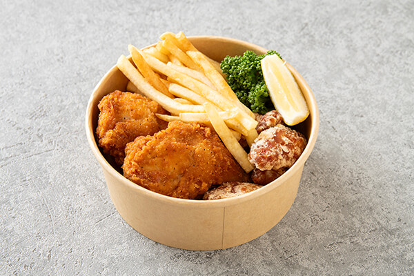 フライドチキンとフライドポテト テイクアウト