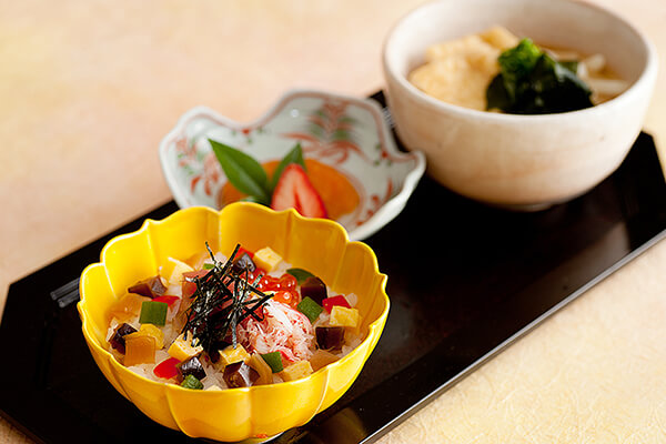 飯田橋エドモント日本料理平川のお祝いおこさまちらし寿司
