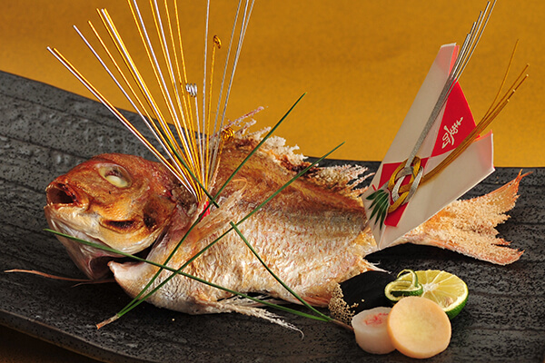 飯田橋エドモント日本料理平川のお祝い小鯛すがたやき