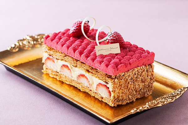春のおすすめホールケーキ「ミルフィーユフレーズ」