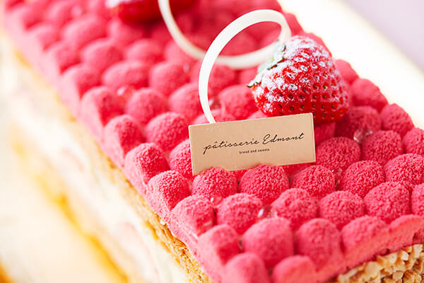 春のおすすめホールケーキ「ミルフィーユフレーズ」