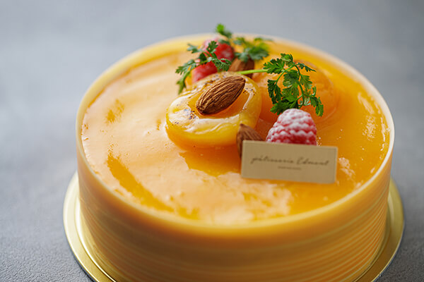 初夏のおすすめホールケーキ「プラリネ アブリコ」
