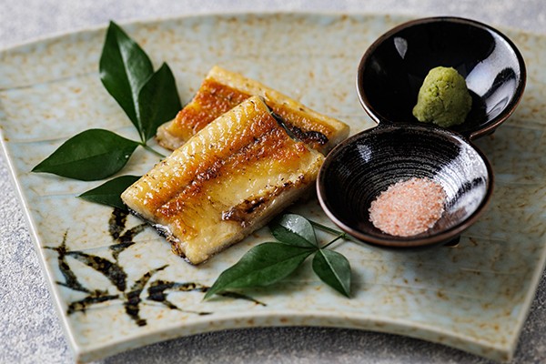 季節の逸品「国産鰻の白焼」